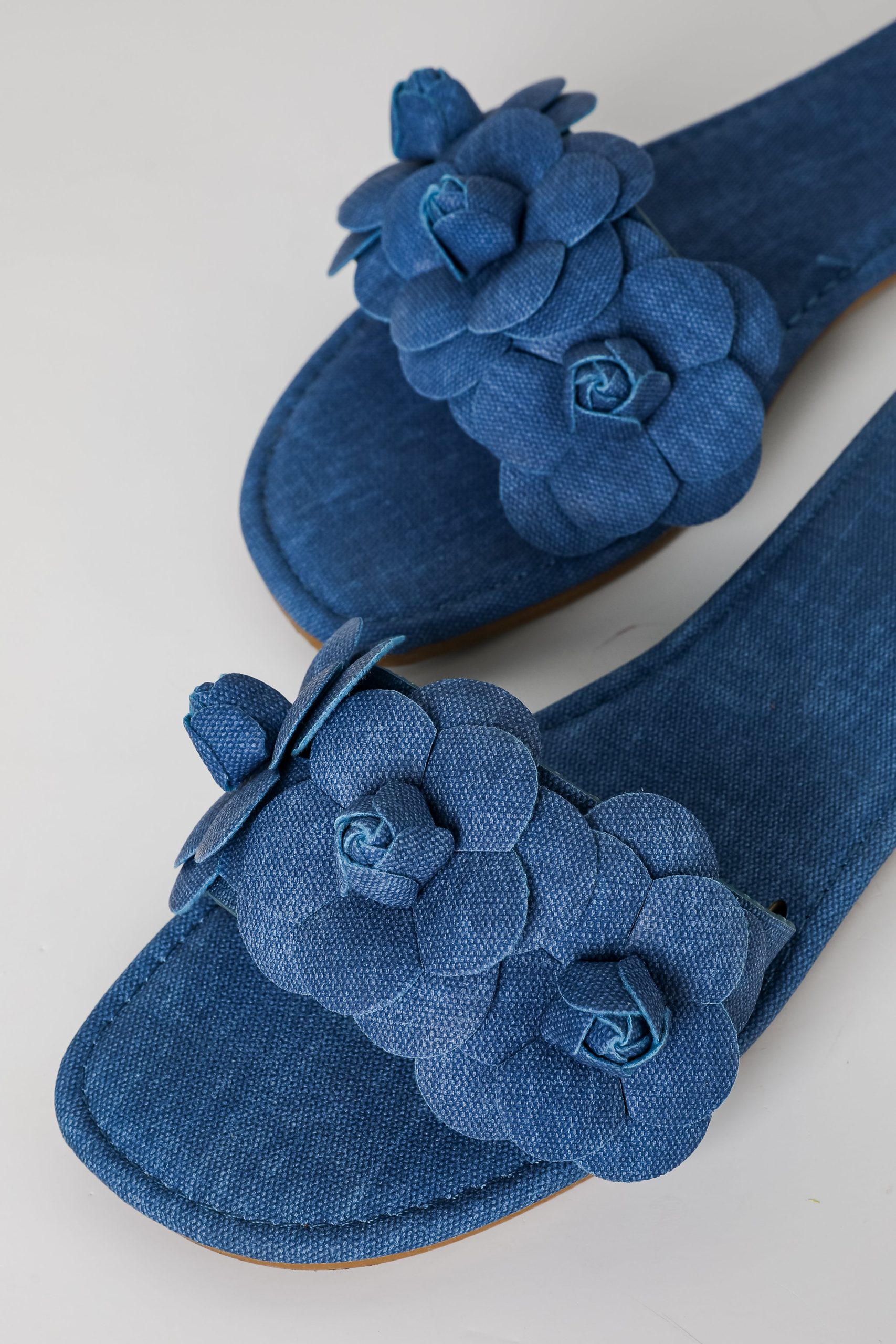shopdressup_blue_flower_slide_sandals-15.jpg
